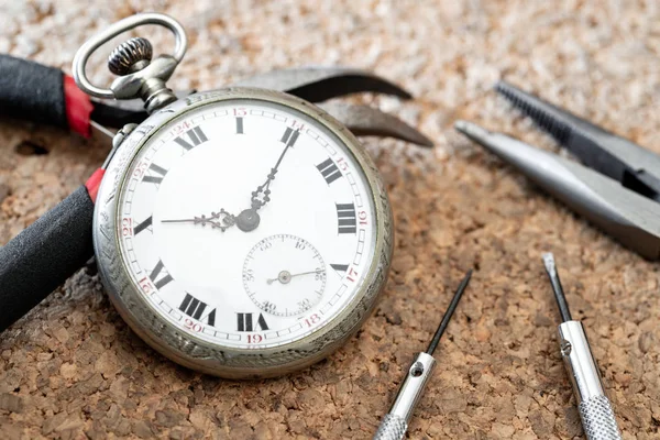 Reparatie en restauratie van horloges — Stockfoto