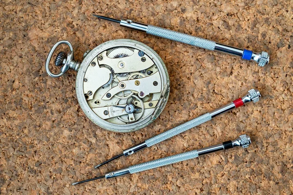 Reparatie en restauratie van horloges — Stockfoto