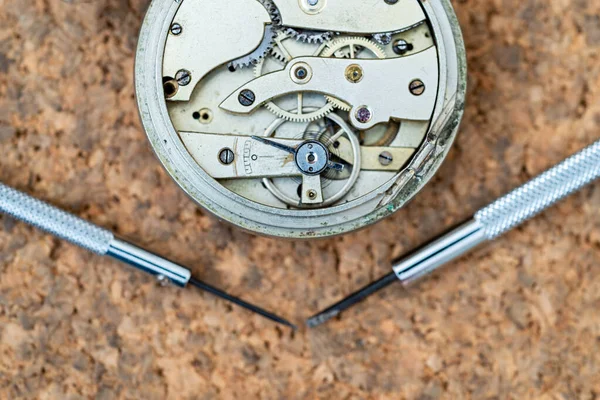 Reparatie en restauratie van horloges — Stockfoto