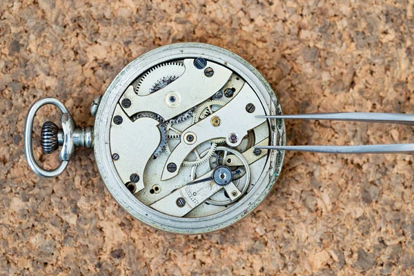 Reparatie en restauratie van horloges — Stockfoto