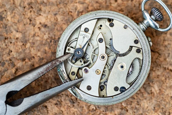 Reparatie en restauratie van horloges — Stockfoto