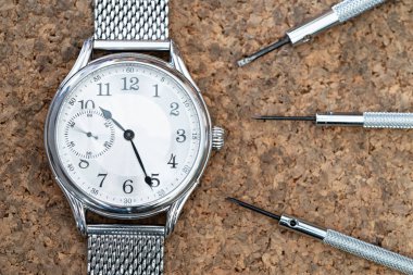 Onarım ve restorasyon saatı