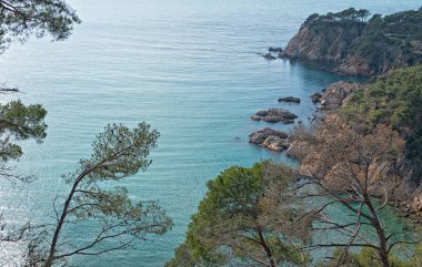 Girona 'daki (İspanya) Sahil Cesareti (Costa Brava) manzaraları ve ayrıntıları)