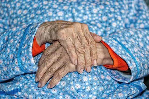 코로나 바이러스에 영향을 노인들 — 스톡 사진