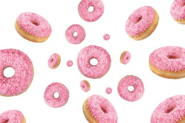 Düşen ya da uçan pembe donutlar, beyaz arka planda izole edilmiş hareket halinde serpiştirilmiş. Amerikan yemeği. Fırın ve hamur işi ürünleri. Yaratıcı düzen ya da örüntü. Eğlenceli yemek konsepti.