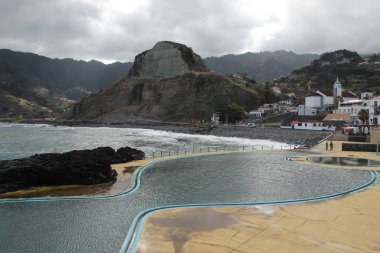 Madeira, okyanusta bir şehir.