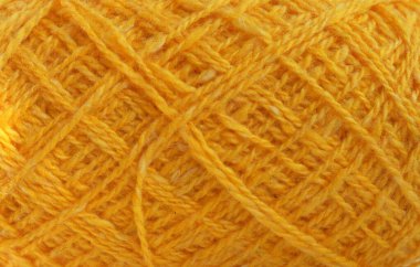 Sarı yün yumağını kapat