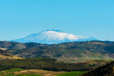 Mazzarino, Caltanissetta, Sicilya, İtalya ve Avrupa 'dan Etna Dağı manzarası
