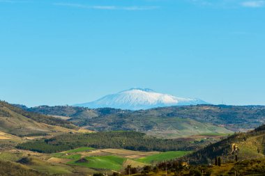 Mazzarino, Caltanissetta, Sicilya, İtalya ve Avrupa 'dan Etna Dağı manzarası