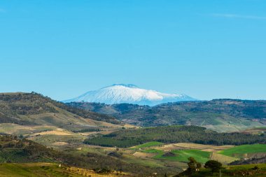 Mazzarino, Caltanissetta, Sicilya, İtalya ve Avrupa 'dan Etna Dağı manzarası