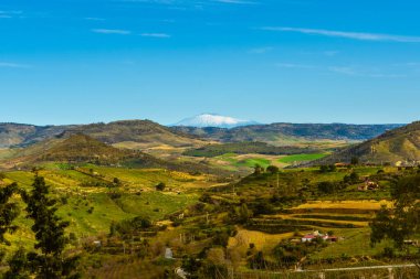 Mazzarino, Caltanissetta, Sicilya, İtalya ve Avrupa 'dan Etna Dağı manzarası