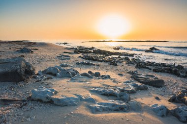 Gün batımında Katar 'daki körfezin manzarası