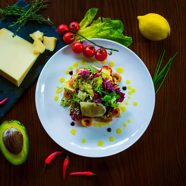 Antipasti Sobre Mesa Con Decoración —  Fotos de Stock