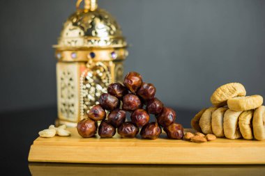 Müslüman Bayramları, meyve günleri, nar, fındık ve incir için İslami Mübarek tebrik kartları
