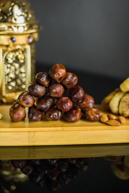 Müslüman Bayramları, meyve günleri, nar, fındık ve incir için İslami Mübarek tebrik kartları