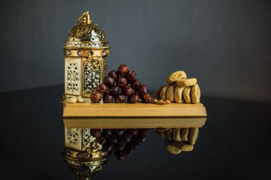 Müslüman Bayramları, meyve günleri, nar, fındık ve incir için İslami Mübarek tebrik kartları