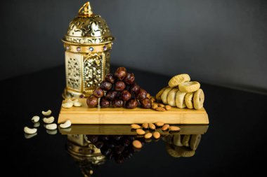 Müslüman Bayramları, meyve günleri, nar, fındık ve incir için İslami Mübarek tebrik kartları