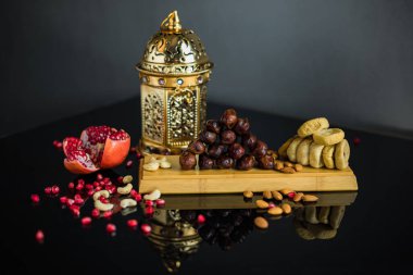 Müslüman Bayramları, meyve günleri, nar, fındık ve incir için İslami Mübarek tebrik kartları