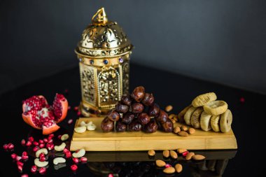 Müslüman Bayramları, meyve günleri, nar, fındık ve incir için İslami Mübarek tebrik kartları