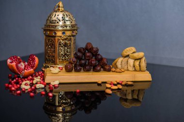 Müslüman Bayramları, meyve günleri, nar, fındık ve incir için İslami Mübarek tebrik kartları