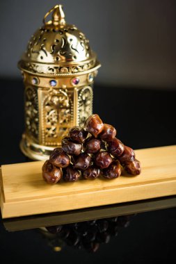 Müslüman Bayramları, meyve günleri, nar, fındık ve incir için İslami Mübarek tebrik kartları