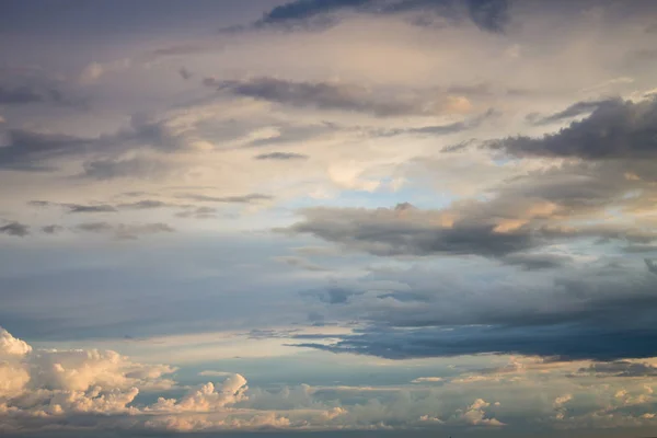 Bello sfondo blu cloudscape — Foto Stock