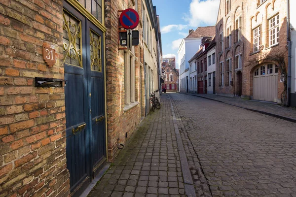 Arquitectura de la calle bici de la ciudad de Brujas en Begium — Foto de Stock