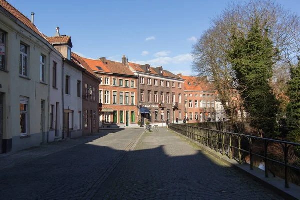 Arquitectura de la calle bici de la ciudad de Brujas en Begium — Foto de Stock