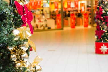 Alışveriş merkezindeki Noel ağacı
