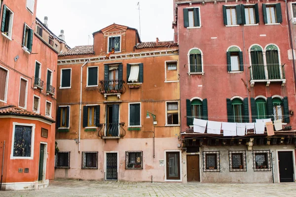 Street and cannal of Venezia — Stock Photo, Image