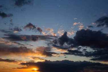 Göz kamaştırıcı gün batımı arkaplanı