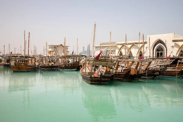 Blick Auf Holzschiffe Und Das Dhow Harbour Gebäude Doha City — Stockfoto