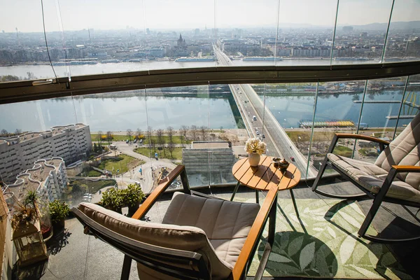 Viyana Şehir Manzaralı Balkon Şehri Manzaralı Masa Sandalyeler Evdeki Karantina — Stok fotoğraf