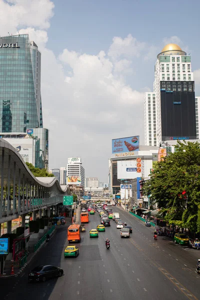 Bangkok Tailândia Fevereiro 2020 Vista Sobre Movimentada Estrada Ratchadamri Walk — Fotografia de Stock