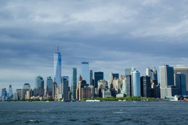 Manhattan gökyüzü manzarası mavi gökyüzü arkaplan, New York şehir manzarası, ABD kasabaları