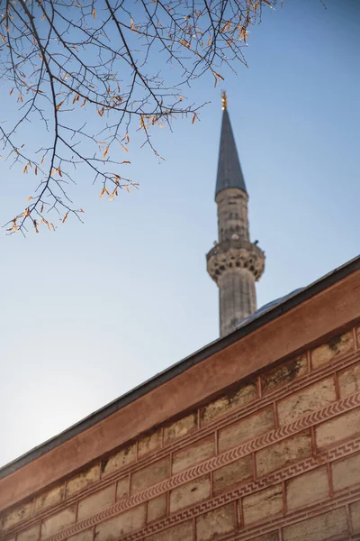 Minareto Vicino Dietro Muro Del Museo Aya Sofia Istanbul Turchia — Foto Stock