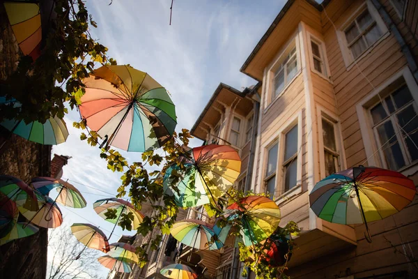 Paraguas Colgantes Colores Calle Vista Ciudad Estambul Turquía Fondo Casa —  Fotos de Stock