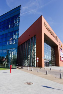 Rzeszow, Polonya - Haziran 2015: Millenium Hall alışveriş merkezi ana girişi