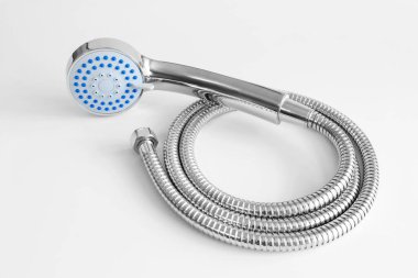 Metalik duş, banyo ve rahatlatıcı keyfini çıkarın