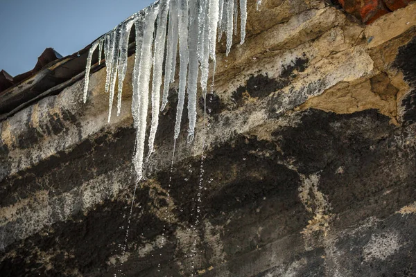 El concepto de primavera en la tierra. El calentamiento después del invierno . —  Fotos de Stock