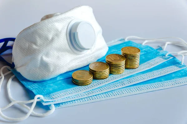 Tıbbi maskelerin fiyatını arttırma kavramı.