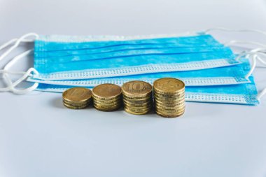 Tıbbi maskelerin fiyatını arttırma kavramı.