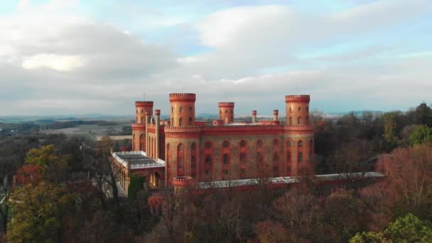 Aerial view of Kamieniec Zabkowicki Palace in Poland. — Stock Video