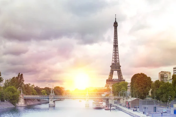 Coucher de soleil Tour Eiffel . — Photo