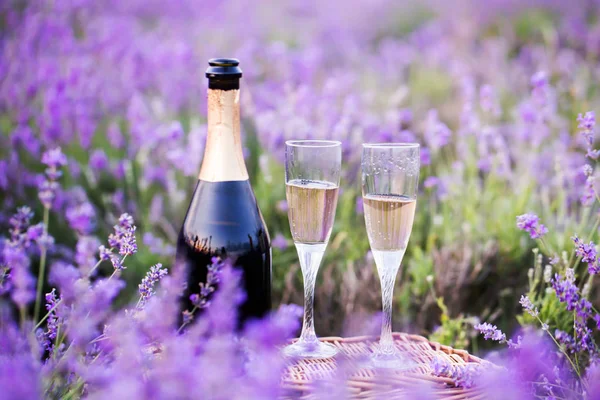 Twee glazen champagne.. — Stockfoto