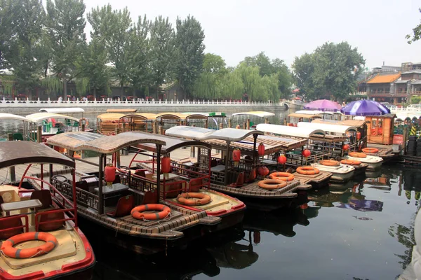 Wynajem łodzi w dzielnicy Houhai Lake w Pekinie — Zdjęcie stockowe