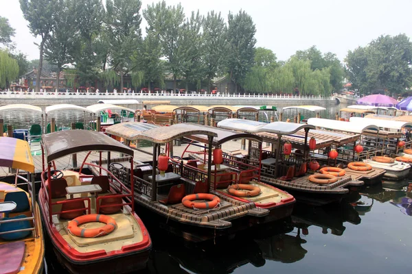 La barca a noleggio nell'area del lago Houhai a Pechino — Foto Stock