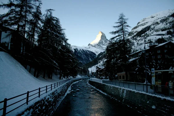 The Matterhorn seen from Zermatt in summer — Stock Photo, Image