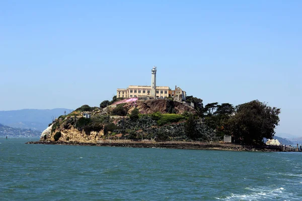 Alcatraz Adası Panoraması ile ünlü hapishanesi bina, San Francisco, ABD