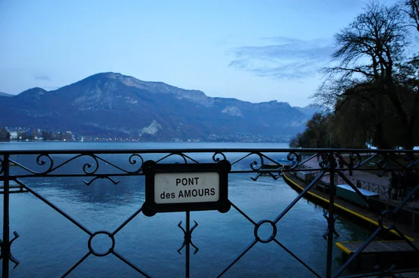 Ponte d'amore pont des amours sign in annecy, Francia — Foto Stock